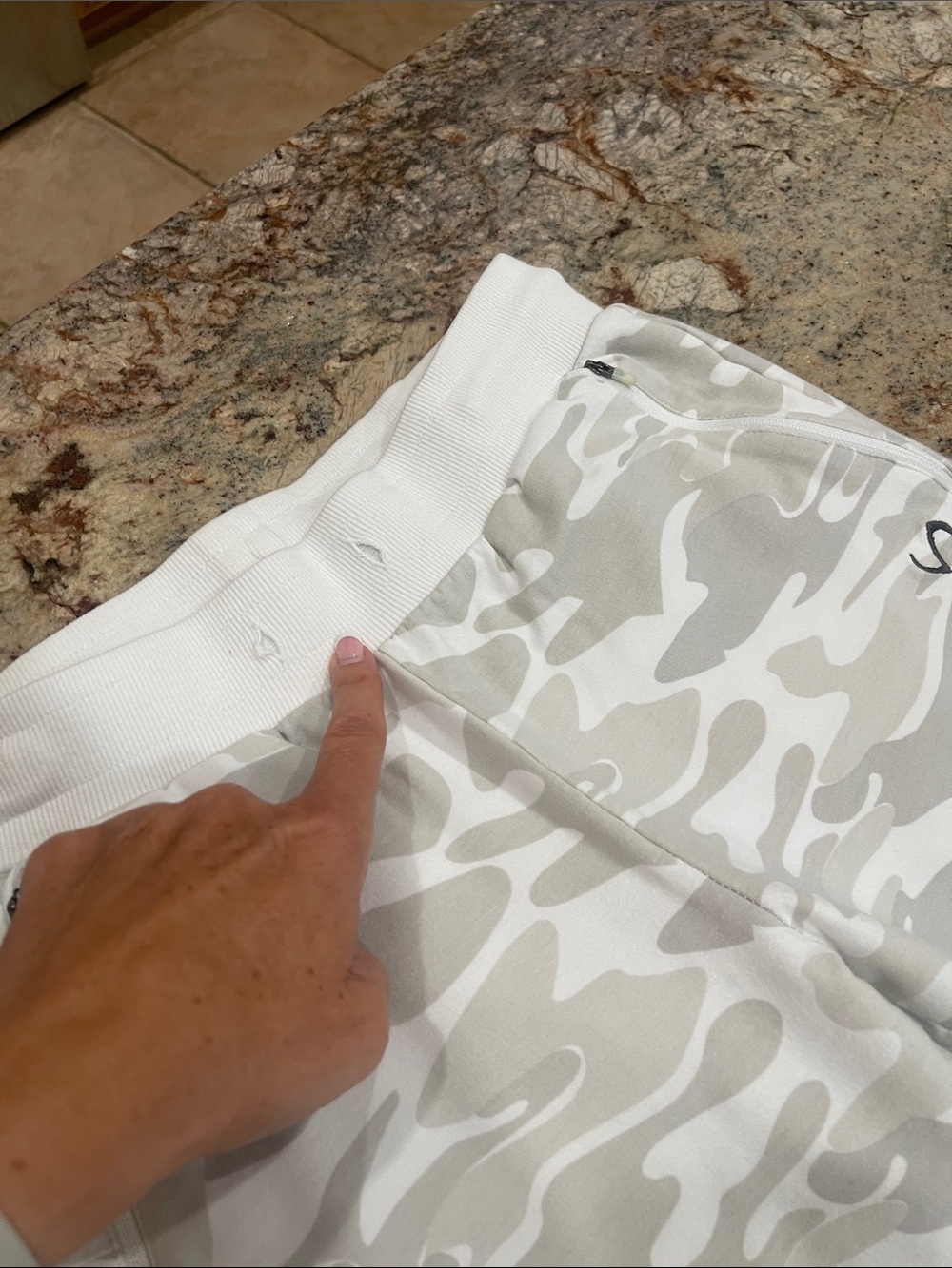 TLF Women’s White & Light Gray Camo Jogger Pants S:M - Picture 4 of 5